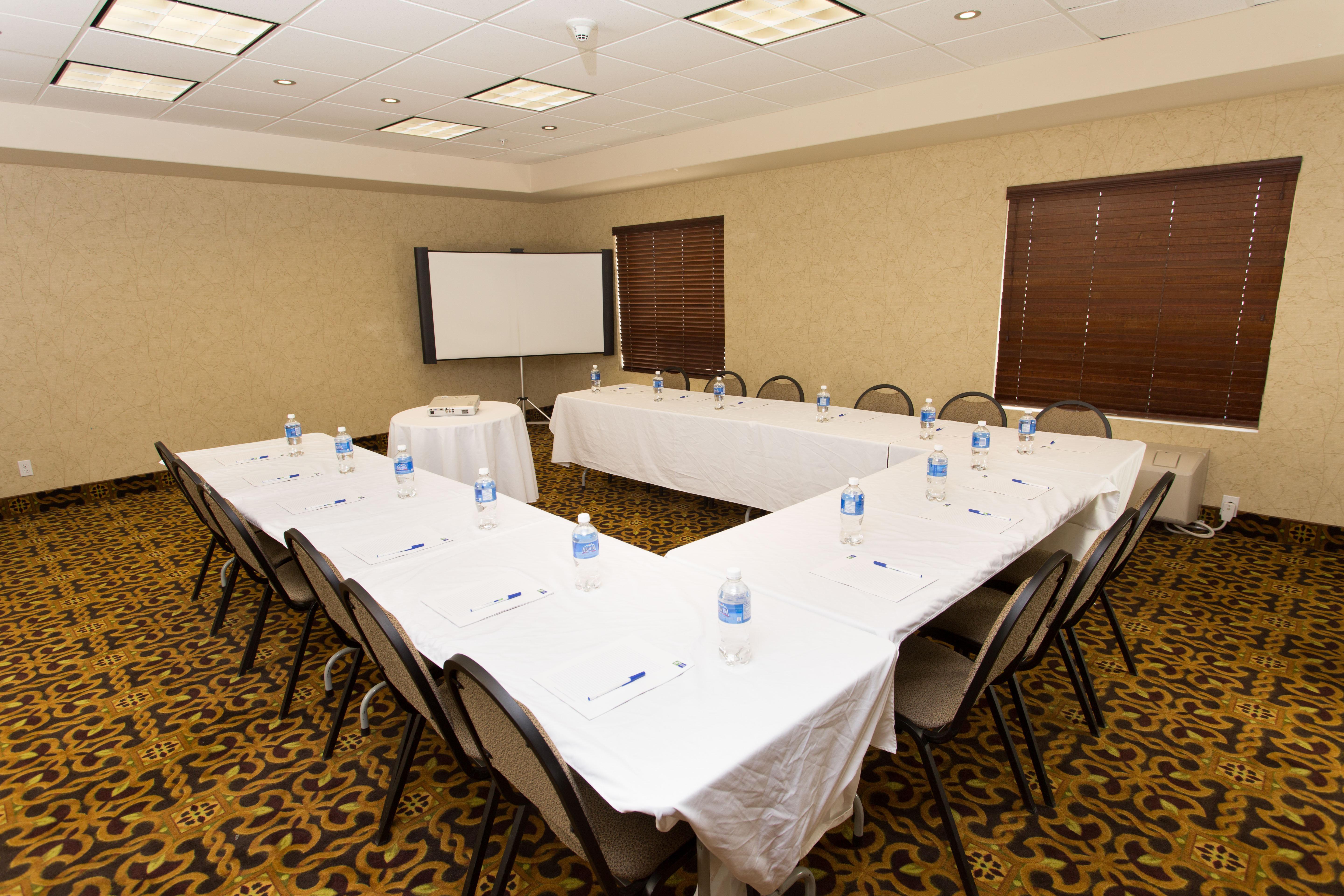 Holiday Inn Express Hotel & Suites - Slave Lake By Ihg Dış mekan fotoğraf