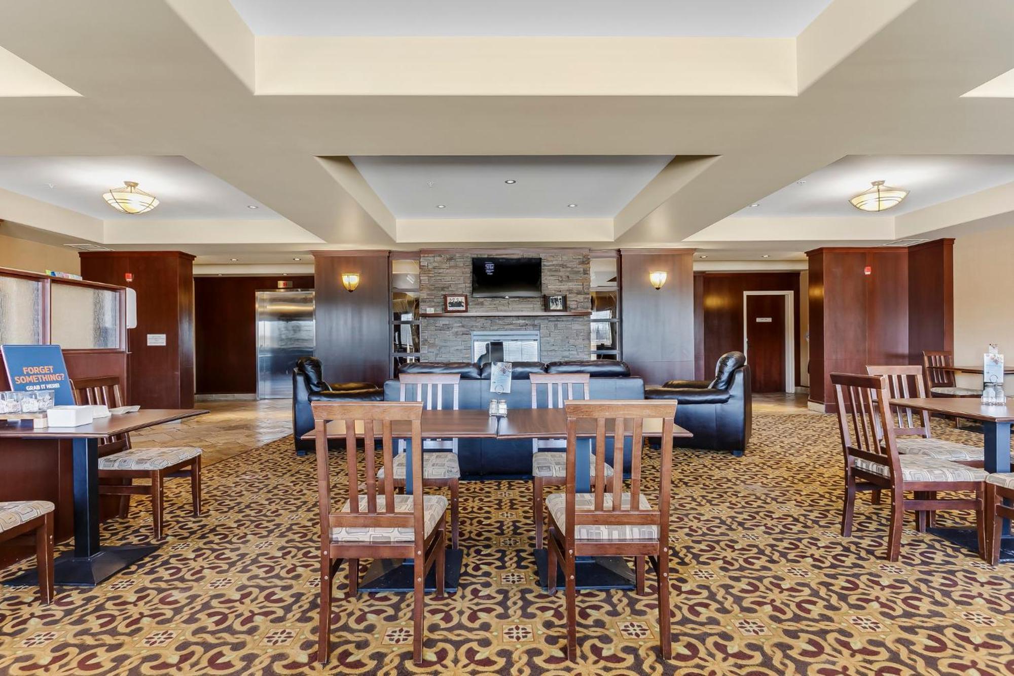 Holiday Inn Express Hotel & Suites - Slave Lake By Ihg Dış mekan fotoğraf