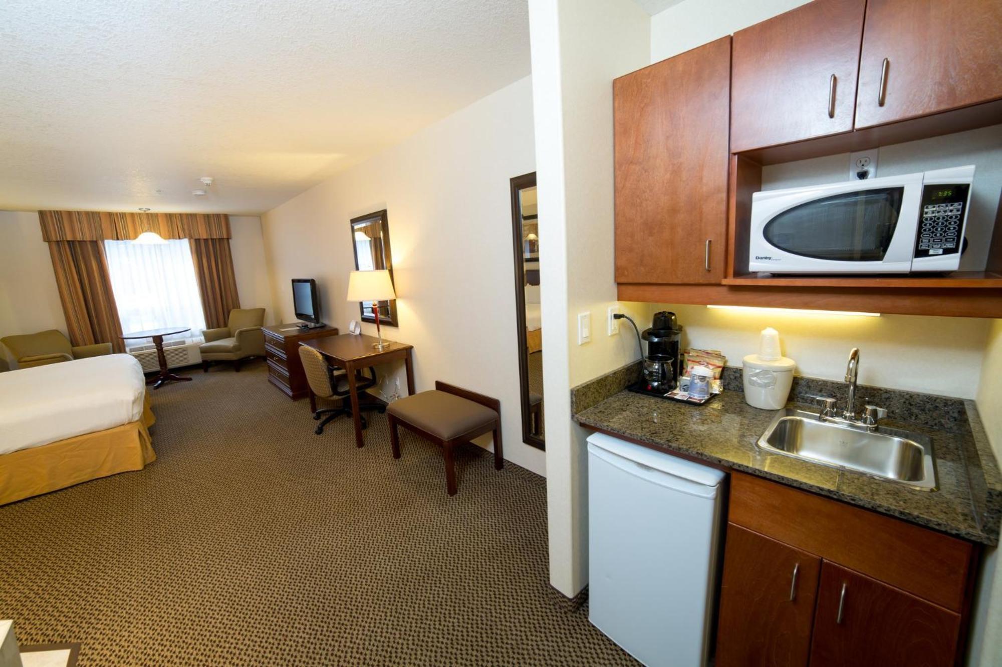 Holiday Inn Express Hotel & Suites - Slave Lake By Ihg Dış mekan fotoğraf
