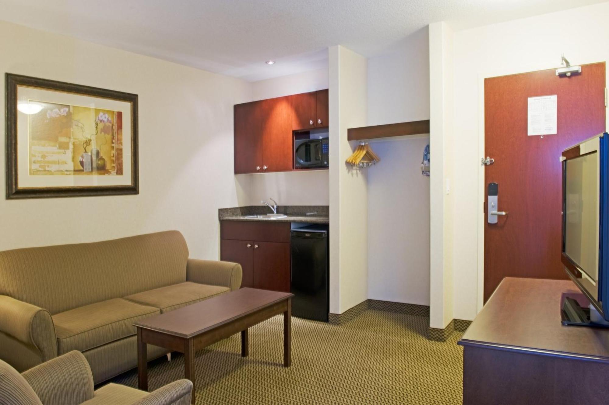 Holiday Inn Express Hotel & Suites - Slave Lake By Ihg Dış mekan fotoğraf
