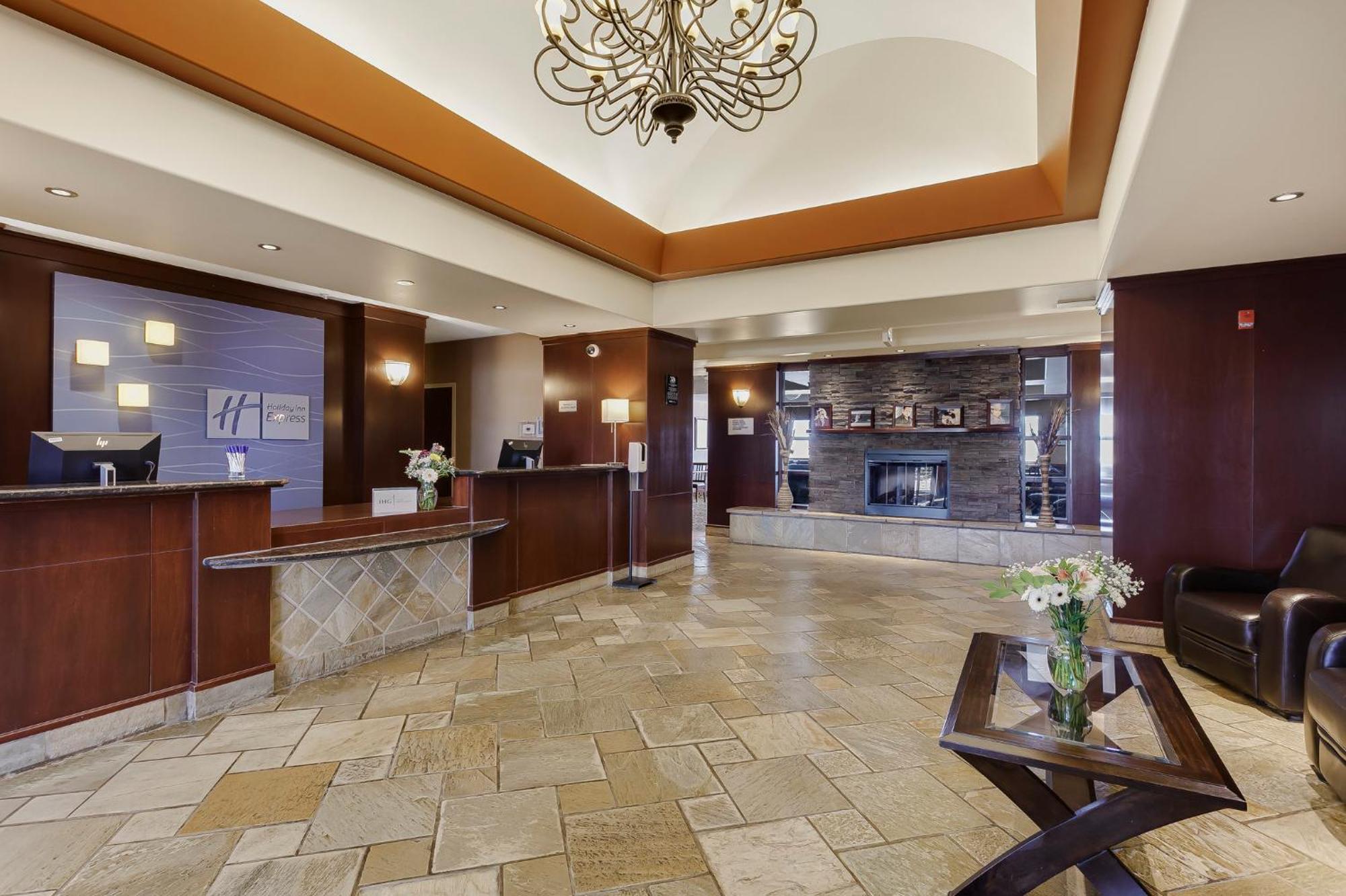 Holiday Inn Express Hotel & Suites - Slave Lake By Ihg Dış mekan fotoğraf