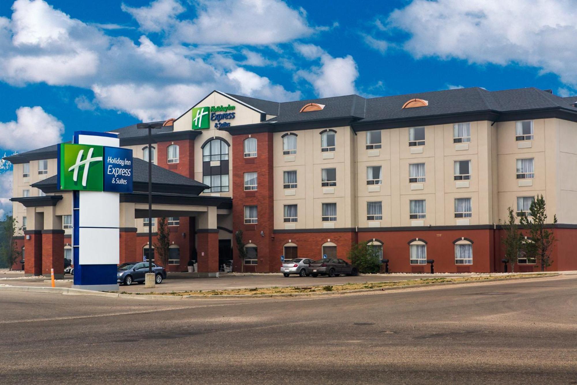 Holiday Inn Express Hotel & Suites - Slave Lake By Ihg Dış mekan fotoğraf