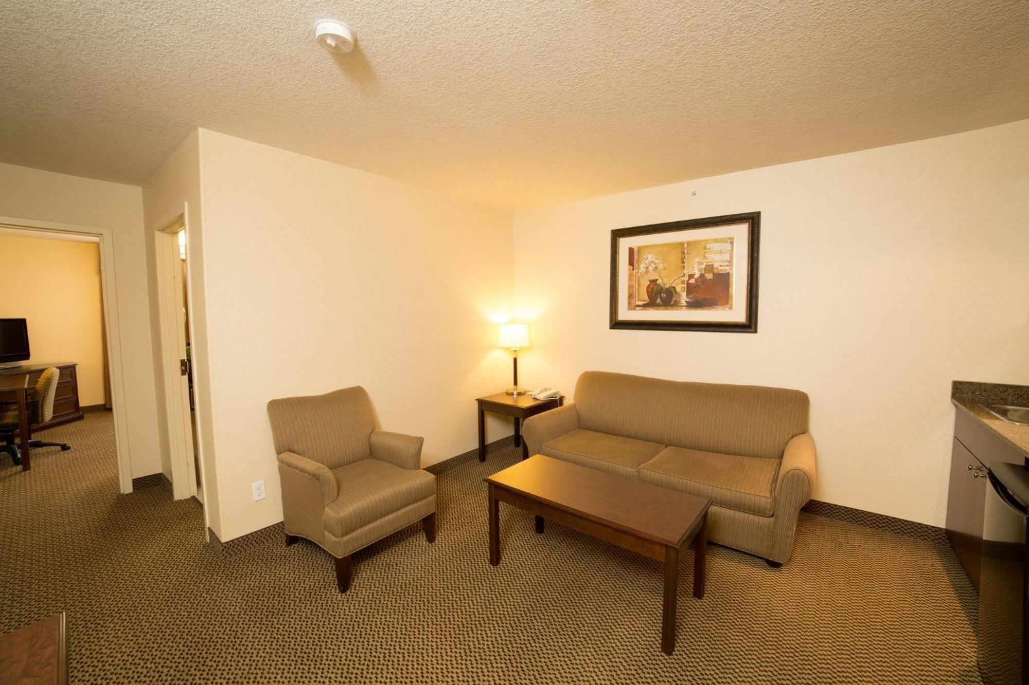 Holiday Inn Express Hotel & Suites - Slave Lake By Ihg Dış mekan fotoğraf