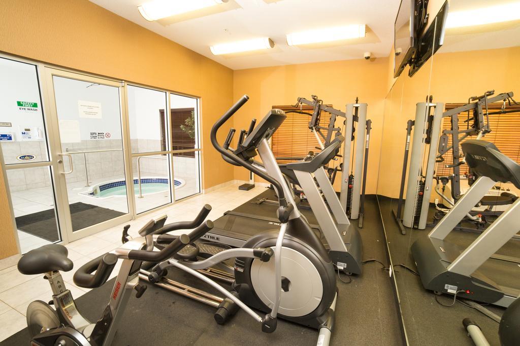 Holiday Inn Express Hotel & Suites - Slave Lake By Ihg Dış mekan fotoğraf