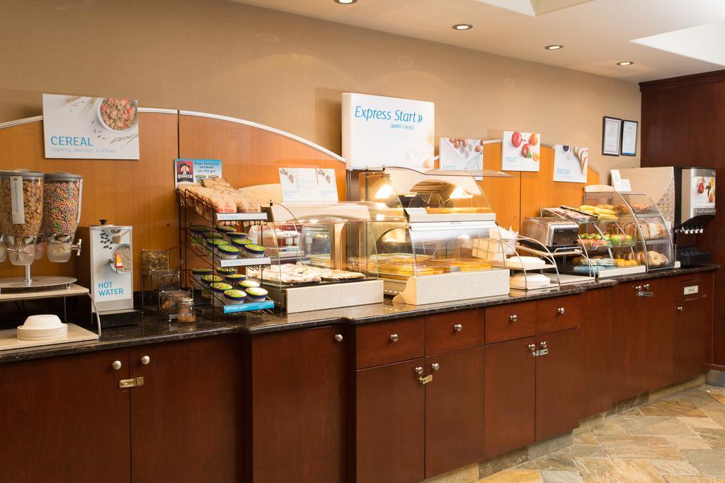 Holiday Inn Express Hotel & Suites - Slave Lake By Ihg Dış mekan fotoğraf